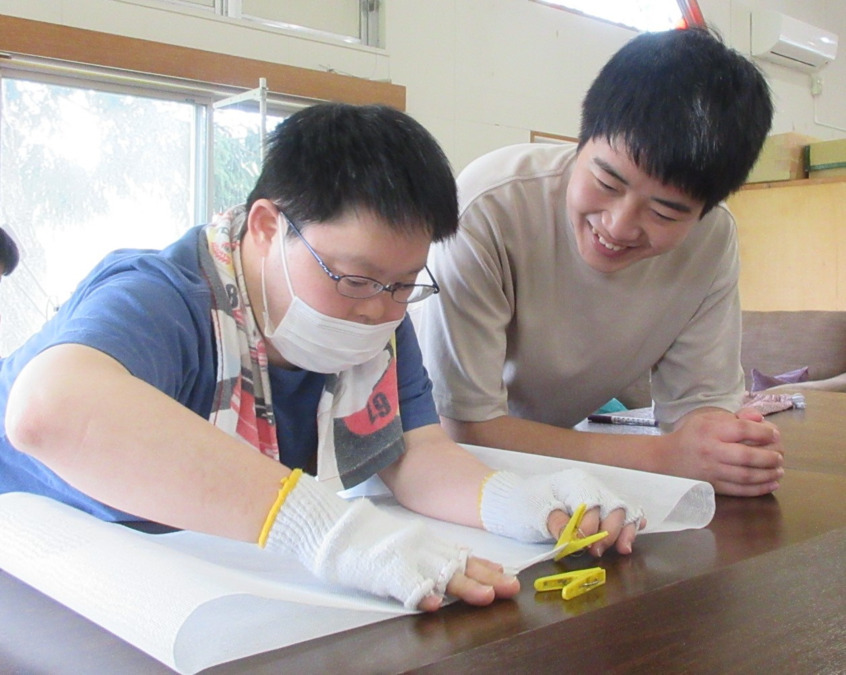 ひかり作業所の写真3枚目：誇りをもって仕事できるよう支援します。