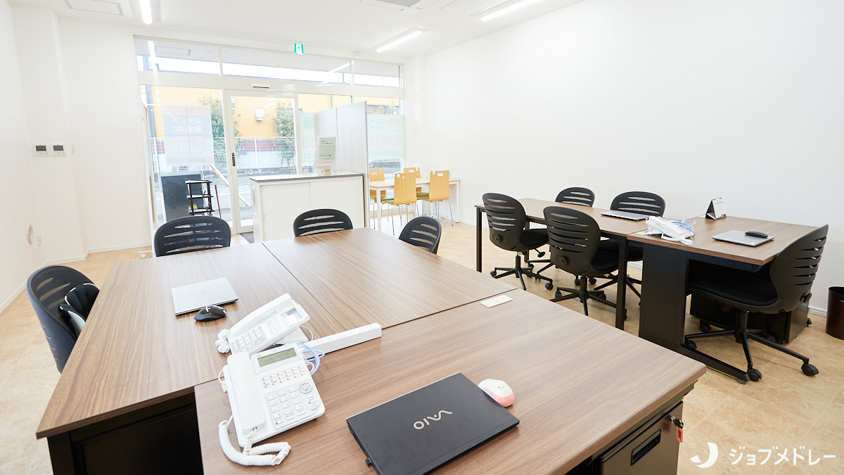 セントケア緑（介護職/ヘルパーの求人）の写真3枚目：明るく清潔感のある事業所です