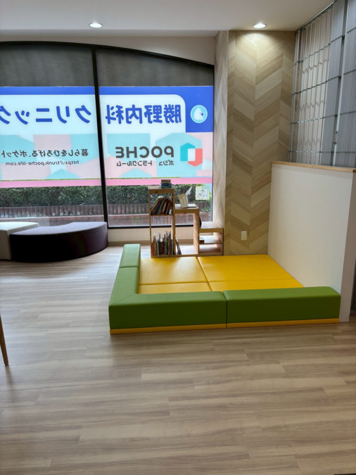 にしいち薬局 夙川駅前店（薬剤師の求人）の写真2枚目：にしいち薬局　夙川駅前店　待合室