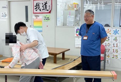 医療法人松徳会　花の丘病院の写真3枚目：清水院長の指導のもと日々患者様の為に頑張っています。とても活気ある職場です。