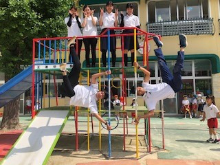 認定こども園　はなのやまこどもえんの写真4枚目：姉妹園の職員！
明るく元気いっぱいの職員です。
