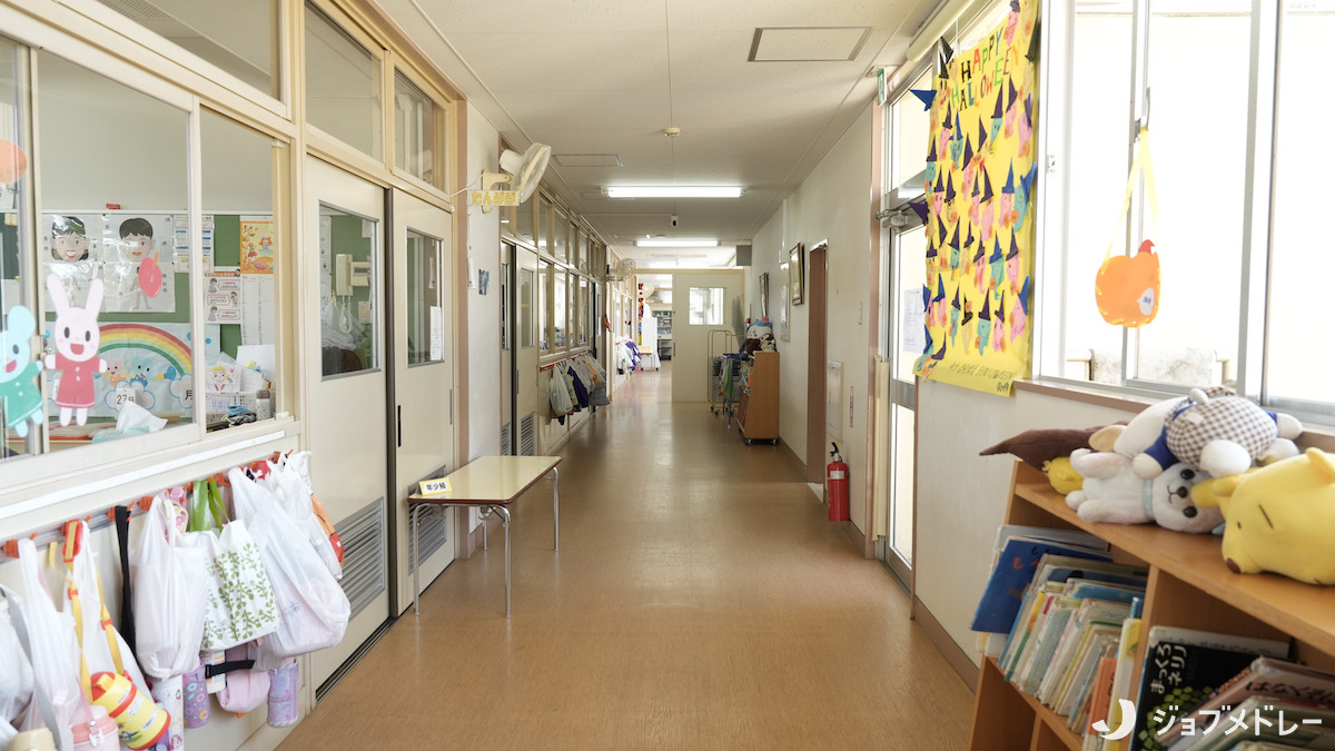 認定こども園　手賀の丘幼稚園・保育園（保育士の求人）の写真13枚目：廊下の様子です