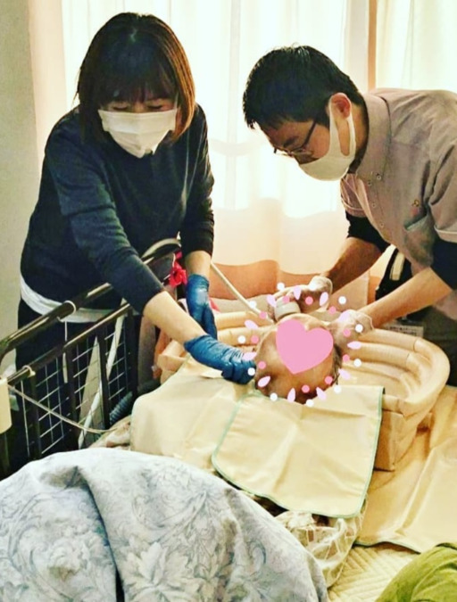 あんり訪問看護ステーション（理学療法士の求人）の写真4枚目：施設ではスタッフと一緒にケアを行い、サービスの質の向上に努めています。