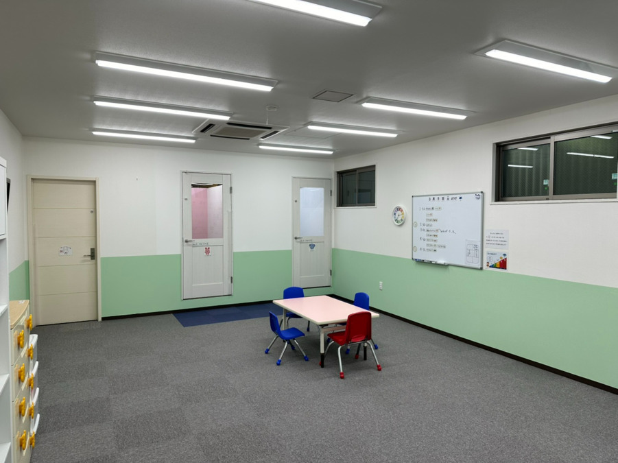 ブロッサムジュニア　白鷺教室（児童発達支援管理責任者の求人）の写真2枚目：集団療育室の奥には個別療育室が2部屋ございます