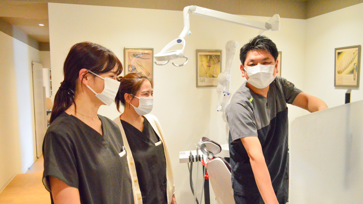 医療法人社団久 おかデンタルクリニックみのり台（歯科衛生士の求人）の写真2枚目：院長もフランクで話しやすく、とっても「前向きなチーム」です！