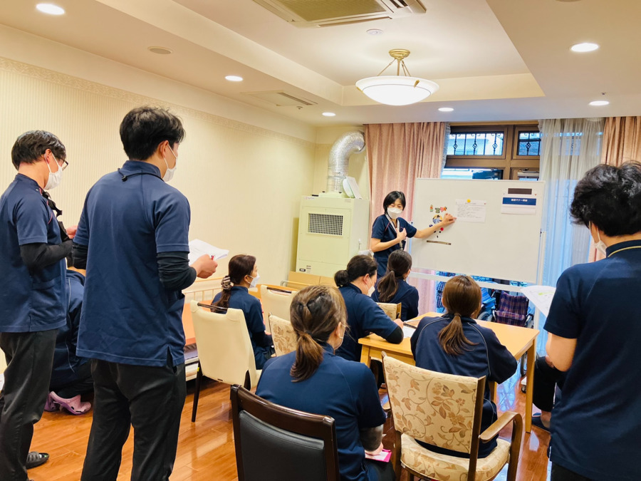 慶生会訪問看護ステーション　大今里サテライト（看護師/准看護師の求人）の写真6枚目：事業所内勉強会