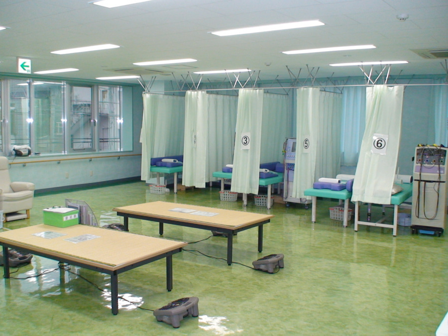 浦崎整形外科クリニック（医療事務/受付の求人）の写真3枚目：院内は明るく清潔です
