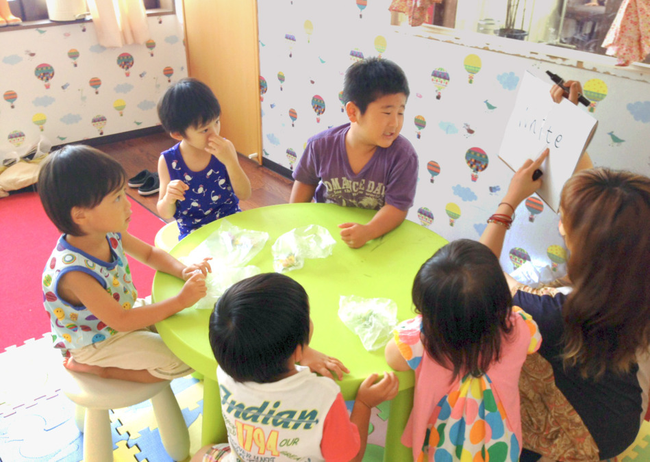 ラポールヘア イオンSC十和田店の写真2枚目：サロン内にキッズスペースもあり、小さなお子様がいる方でも安心です