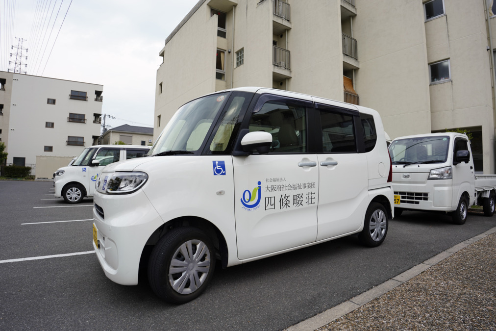 四條畷荘デイサービスセンターほほえみ(介護タクシー/ドライバーの求人)の写真2枚目:基本的に、車幅のコンパクトな軽自動車で送迎していただきます。