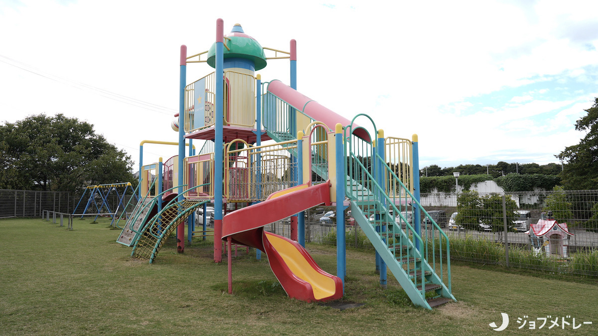 認定こども園　手賀の丘幼稚園・保育園（保育士の求人）の写真8枚目：保護者の方も楽しめるような遊具です