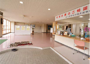 介護老人保健施設 あづま（介護職/ヘルパーの求人）の写真2枚目：