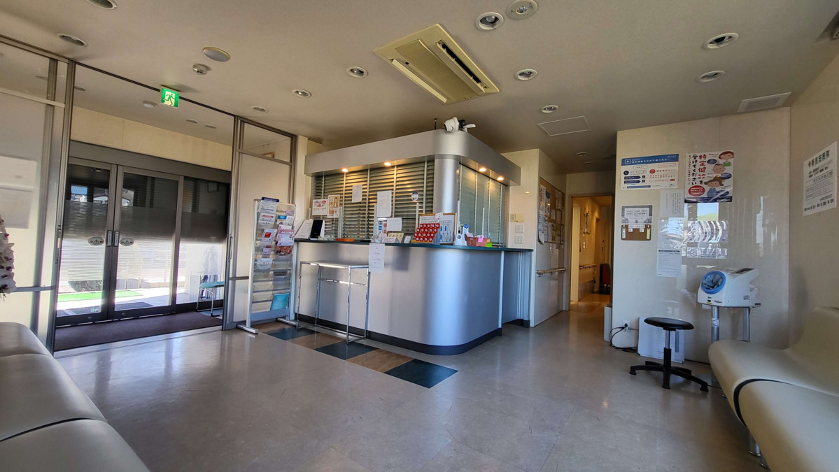新吉田医院(看護師/准看護師の求人)の写真2枚目:待合室です。患者さんを自動でお呼び出しできます。