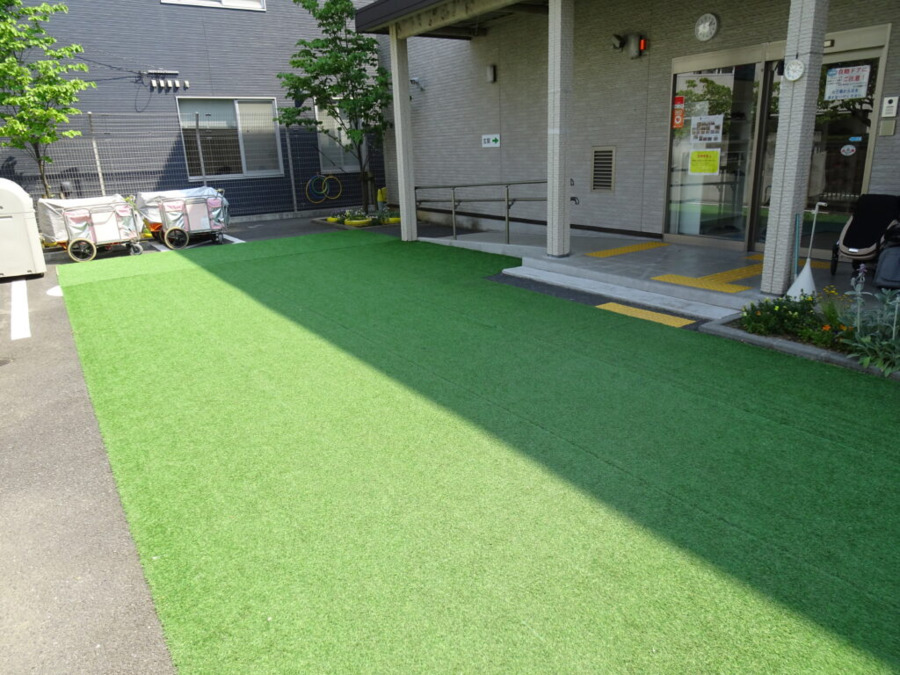 港区第二青南保育室の写真2枚目:港区第二青南保育室のエントランスです