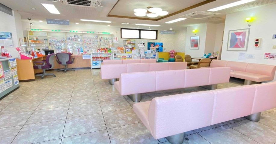 さくら保健薬局 枚方店（薬剤師の求人）の写真4枚目：さくら保険薬局　枚方店　投薬カウンター