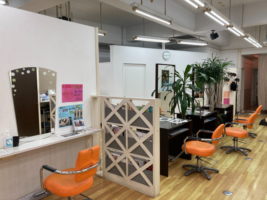 LYNDEN B・I（美容師の求人）の写真3枚目：サロン風景です
