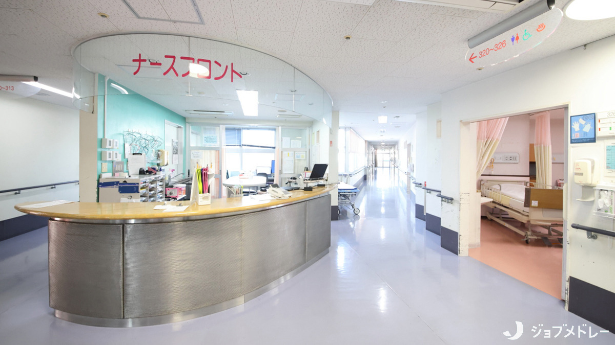 上ケ原病院の写真14枚目:ナースフロントでは患者様の情報を素早くキャッチし、きめ細かなケアに繋げています
