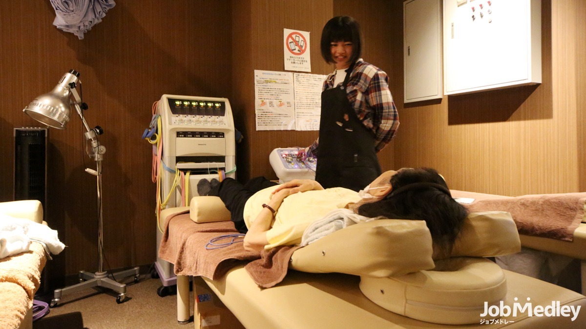 この指とまれ整骨院鍼灸院 富士見ヶ丘店(整体師/セラピストの求人)の写真:スタッフは人柄重視!技術やスキルは勤務で身に着けられます