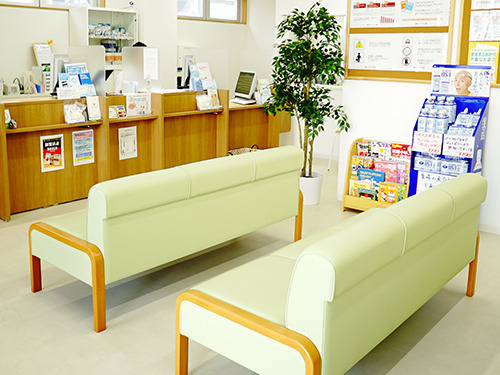 つる薬局　元住吉店（薬剤師の求人）の写真3枚目：つる薬局　元住吉店の受付