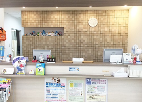 医療法人かえで会　水野ハートクリニック（医療事務/受付の求人）の写真2枚目：当院の受付です。