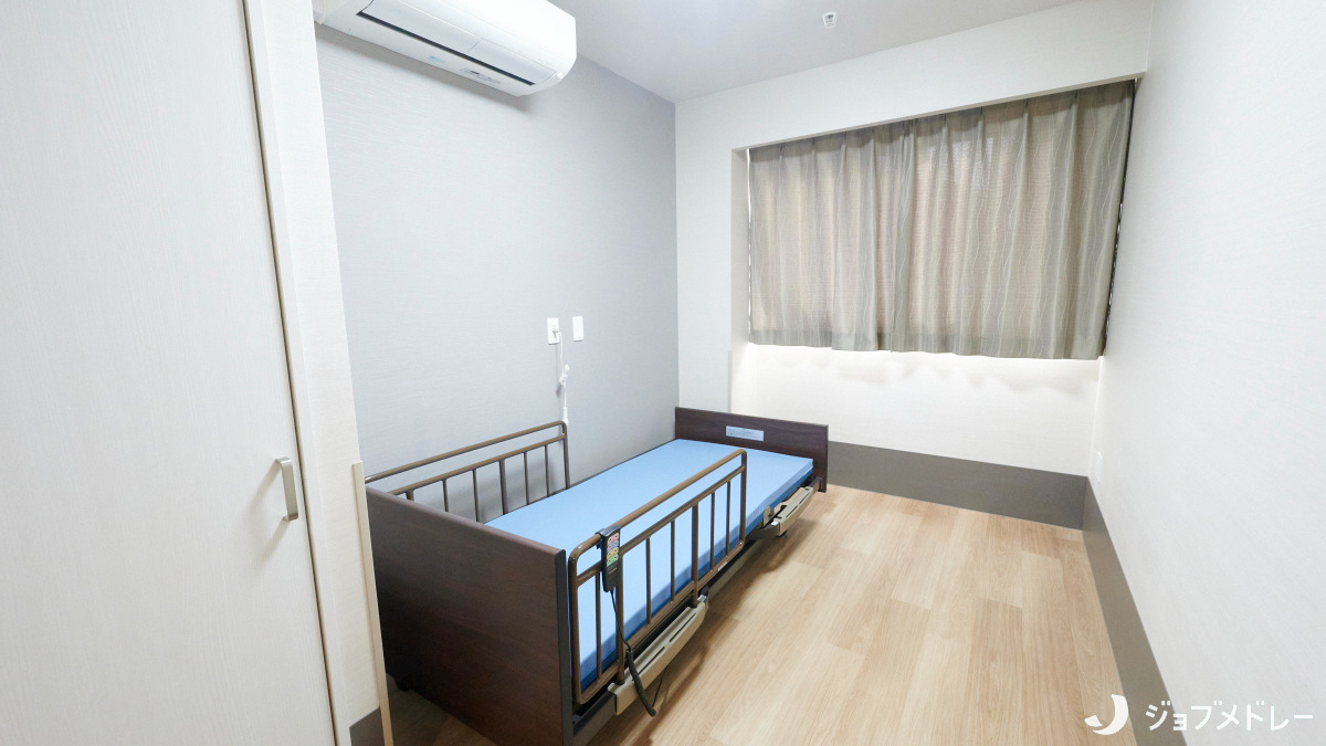 グループホーム  グランオアシス帝塚山（介護職/ヘルパーの求人）の写真8枚目：居室の様子です