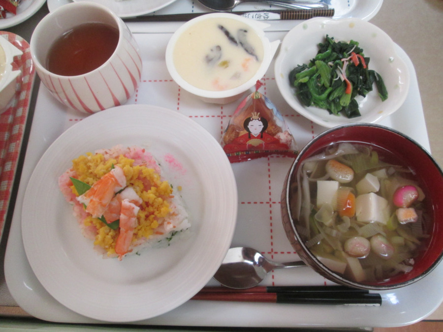 グループホームかりんの家の写真4枚目:家庭的で温かいお料理を提供しています