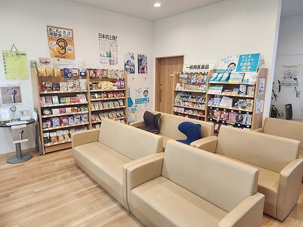 株式会社アイセイ薬局　アイセイ薬局　千葉みなと店（薬剤師の求人）の写真4枚目：アイセイ薬局　千葉みなと店の内観