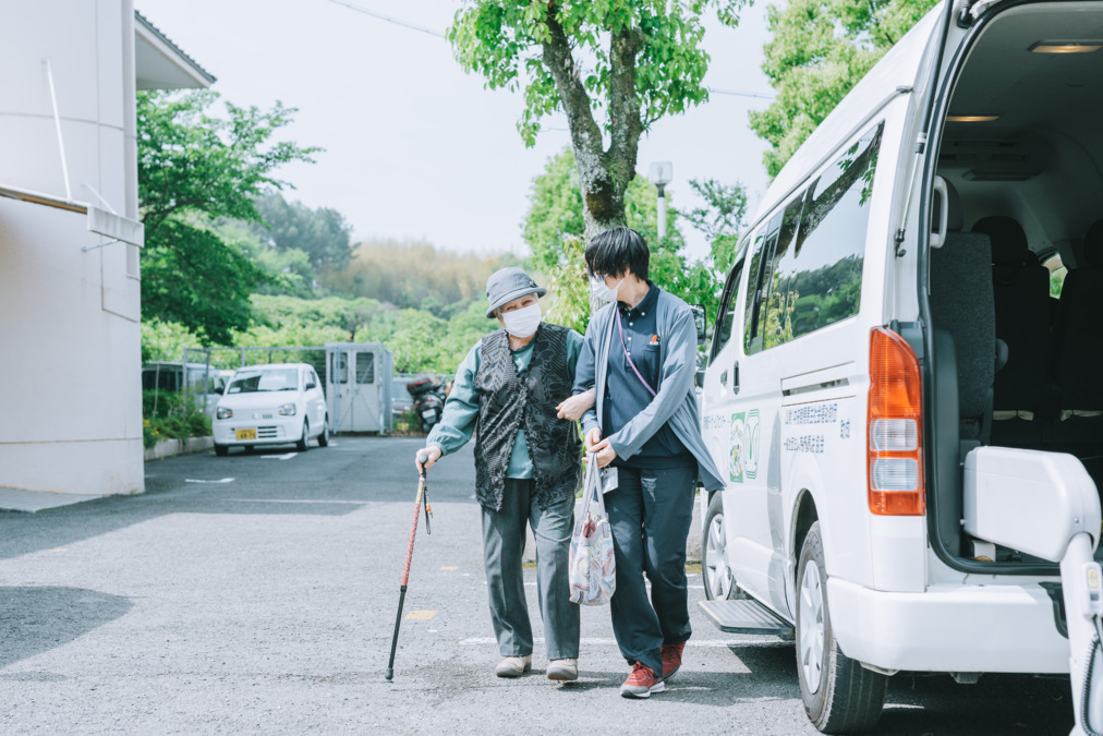 木津芳梅園デイサービス（介護タクシー/ドライバーの求人）の写真2枚目：