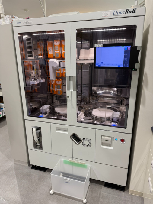 すこやか薬局南風原北インター店の写真4枚目：自動化で薬剤師の負担を軽減し、対人業務に集中できます