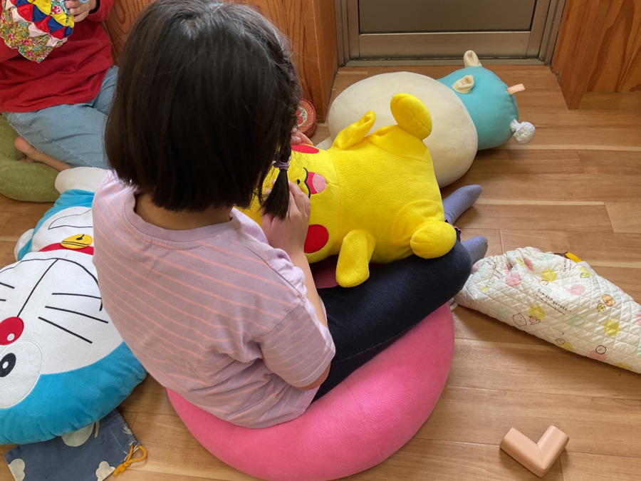 通所支援ベルテール須崎園（保育士の求人）の写真4枚目：ぬいぐるみ遊び