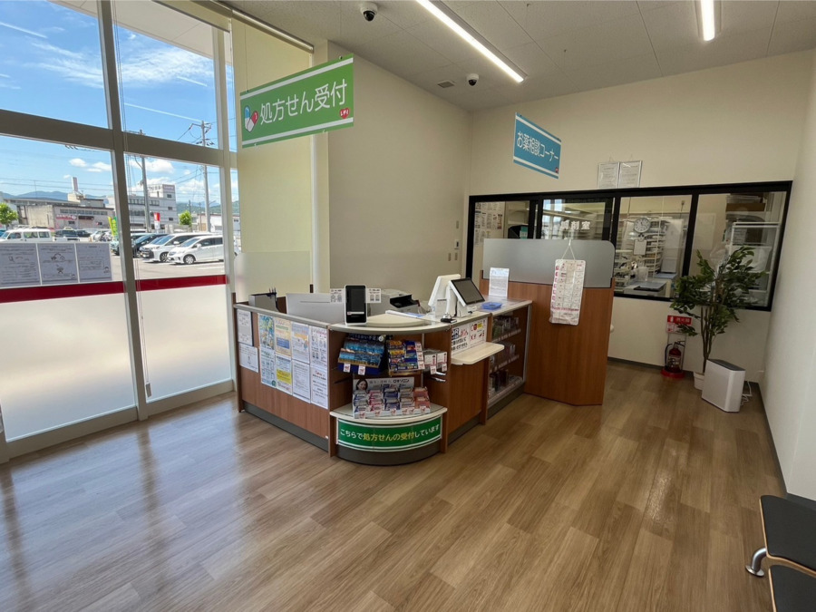 レデイ薬局　別府店（薬剤師の求人）の写真2枚目：レデイ薬局別府店　内観