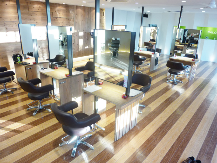 美容室SALONS 丸亀土器店の写真2枚目：