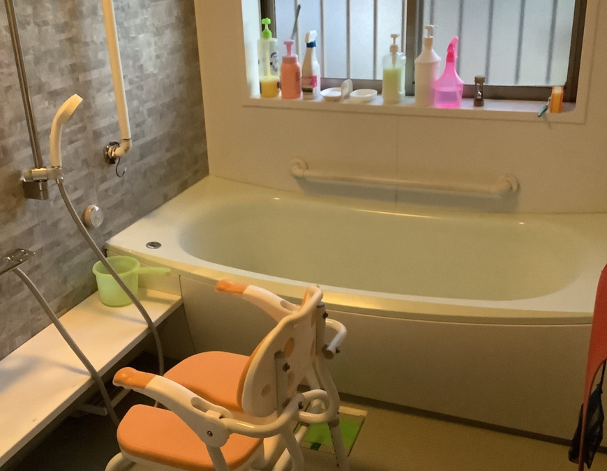 デイサービスセンター楽花の写真6枚目：1人用のお風呂でプライバシー保護