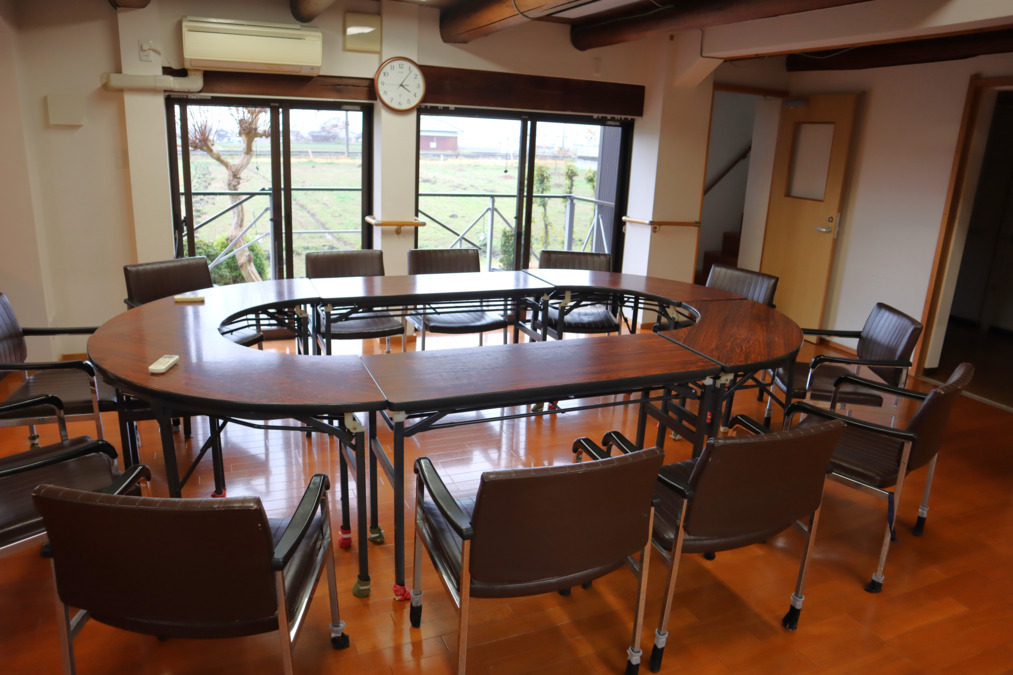 就労継続支援B型「てん」（生活支援員の求人）の写真3枚目：広々とした空間、木の香り、木の温もりを感じながら、お仕事をしていただけます。
