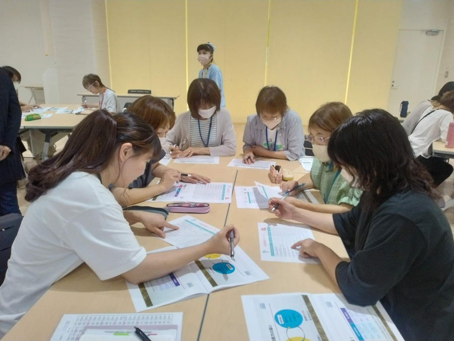 夢門塾神石高原（保育士の求人）の写真10枚目：研修の様子