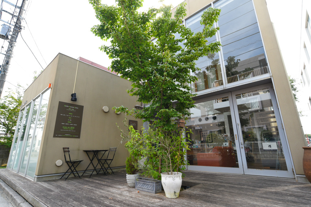 スマイルデンタルクリニック【本院】（歯科医師の求人）の写真2枚目：歯医者さんぽくないがコンセプト