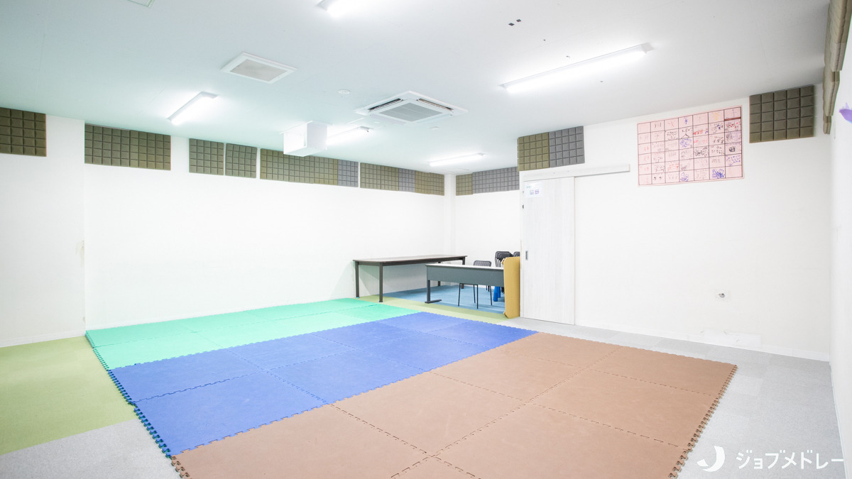 ライズ児童デイサービスししがや（保育士の求人）の写真9枚目：走ったりジャンプしたり、自由に体を動かせる環境です