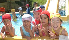 どんぐり幼稚園の写真3枚目：子どもたちは毎日元気に遊んでいます！