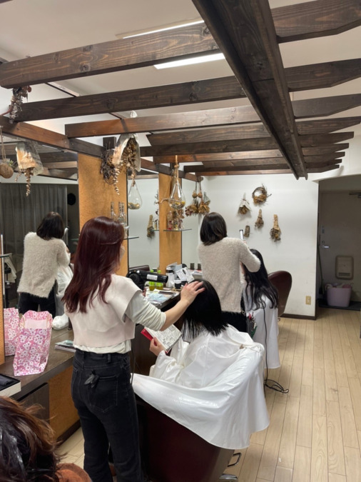 髪切処一美容室(美容師の求人)の写真3枚目: