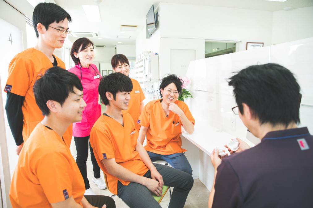 林歯科医院の写真2枚目：学び続ける姿勢を大切にしています！毎週金曜日には歯科医師勉強会があります