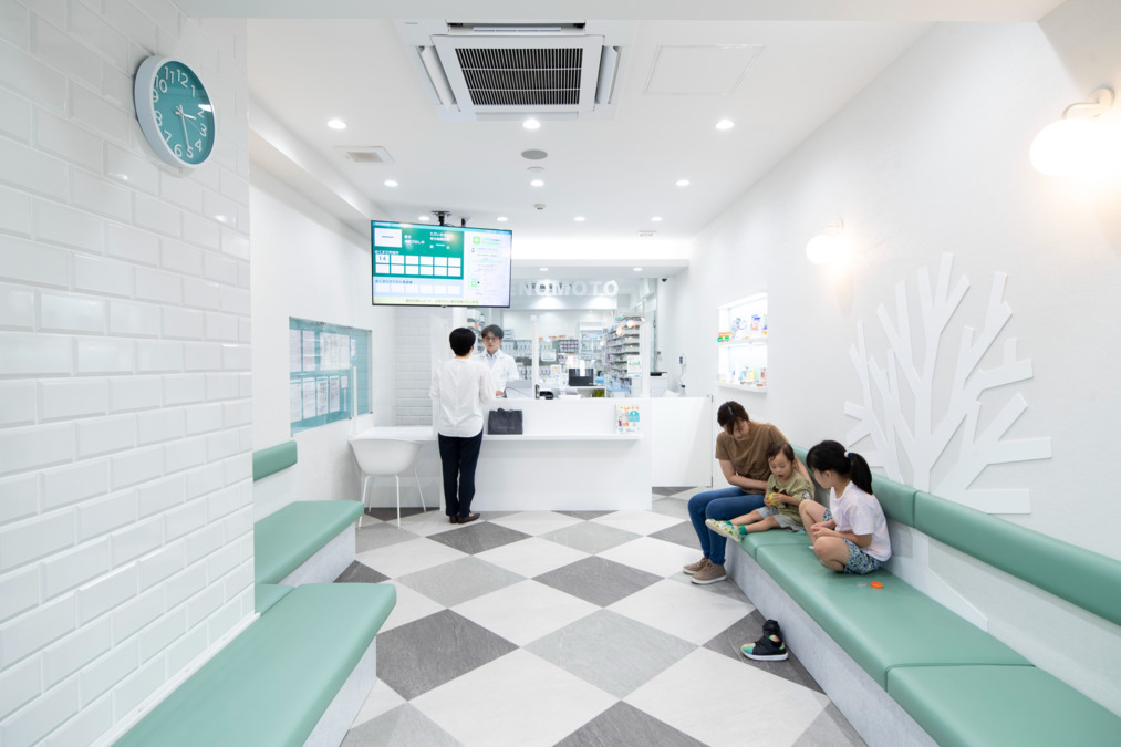 株式会社榎本調剤薬局　立川北口大通り店の写真2枚目：清潔感のある、綺麗な空間で、患者様をお迎えしています。
