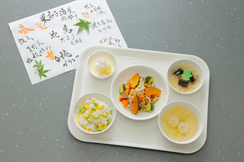 株式会社京料理花萬 白ばら幼稚園内の厨房の写真4枚目：