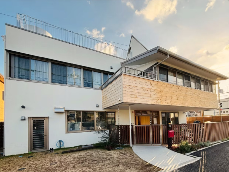 伊丹稲野えほんの森保育園の写真