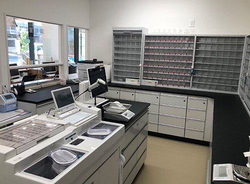 つる薬局　自由が丘店（薬剤師の求人）の写真3枚目：つる薬局　自由が丘店の調剤室