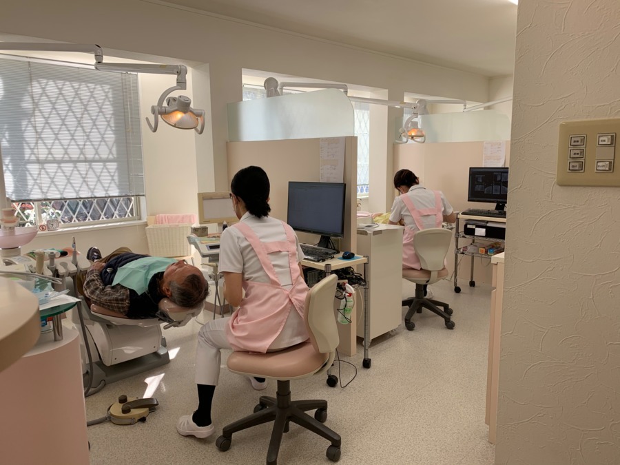 仲田歯科医院（歯科衛生士の求人）の写真5枚目：4台のチェアのうち3台が衛生士専用。担当制で仕事をしていただきます。