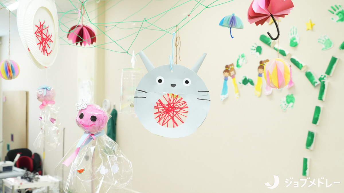 重症心身障がい児通所施設ひまわり「南千田教室」の写真5枚目:飾り付けも可愛くし、事業所内が明るくなるような工夫をしています♪