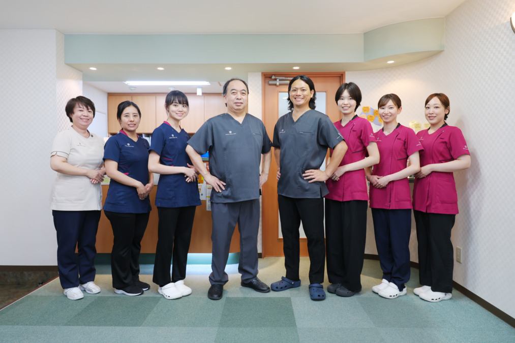 仁愛会歯科　自由が丘クリニック（歯科助手の求人）の写真2枚目：自由が丘クリニックの精鋭スタッフです！