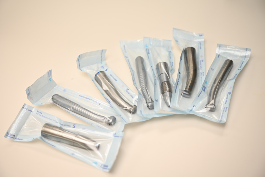 星野歯科クリニック（歯科医師の求人）の写真27枚目：使う直前にあけることによって使用する時まで、清潔な状態に保たれています。 