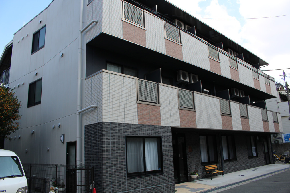 住宅型有料老人ホーム グランドライフ十三(管理職(介護)の求人)の写真: