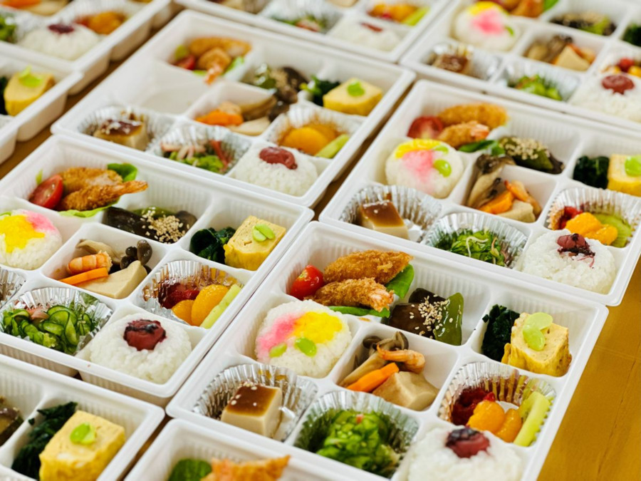 フォンテーヌ相模原陽光台（介護事務の求人）の写真3枚目：色とりどり美味しそうなのお弁当♪