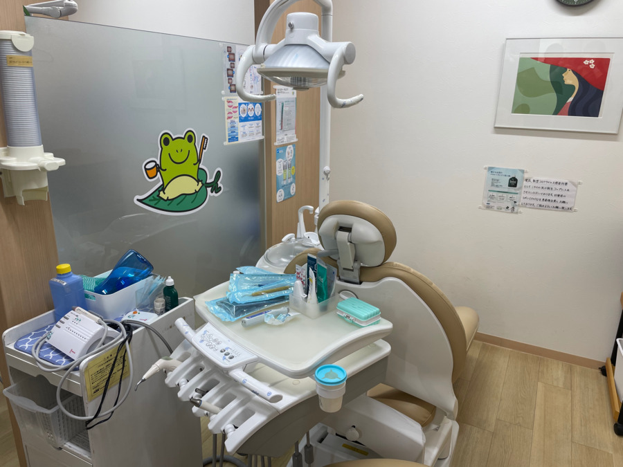 林歯科医院（歯科衛生士の求人）の写真2枚目：DH専用チェアです。
ガラスで仕切られているので
診療に専念できます